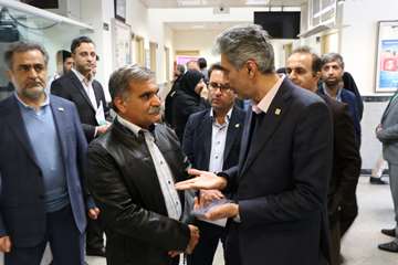 بازدید رئیس دانشگاه از مرکز خدمات جامع سلامت داورآباد 